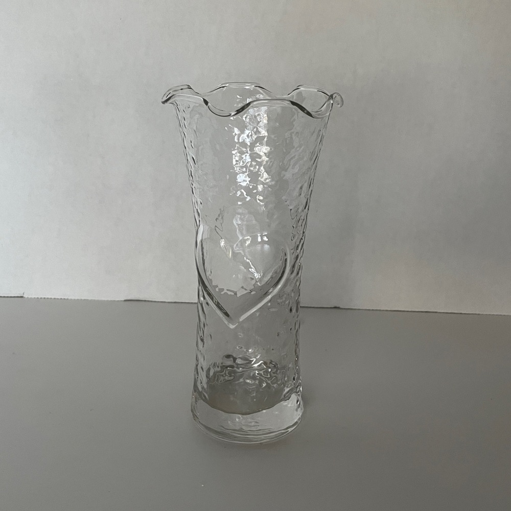 🌹Vintage Anchor Hocking Dimpled Clear Glass Embossed Heart Bud Vase 🌹